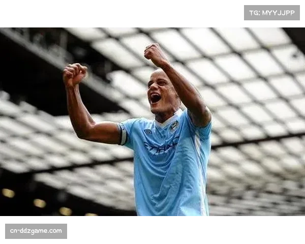 特写：门将手抛球发动转换，瞬间改变比赛节奏